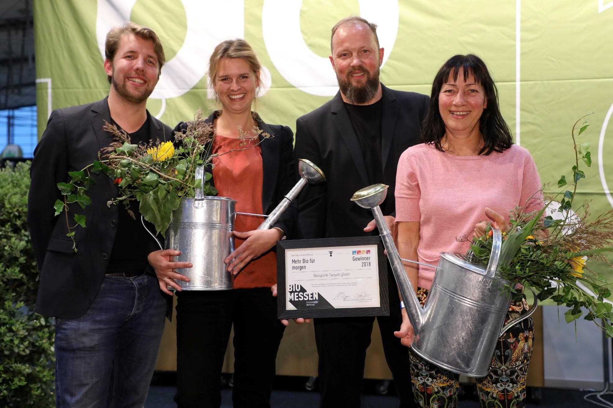 Preis für Hühnerschützer und Bio-Pioniere