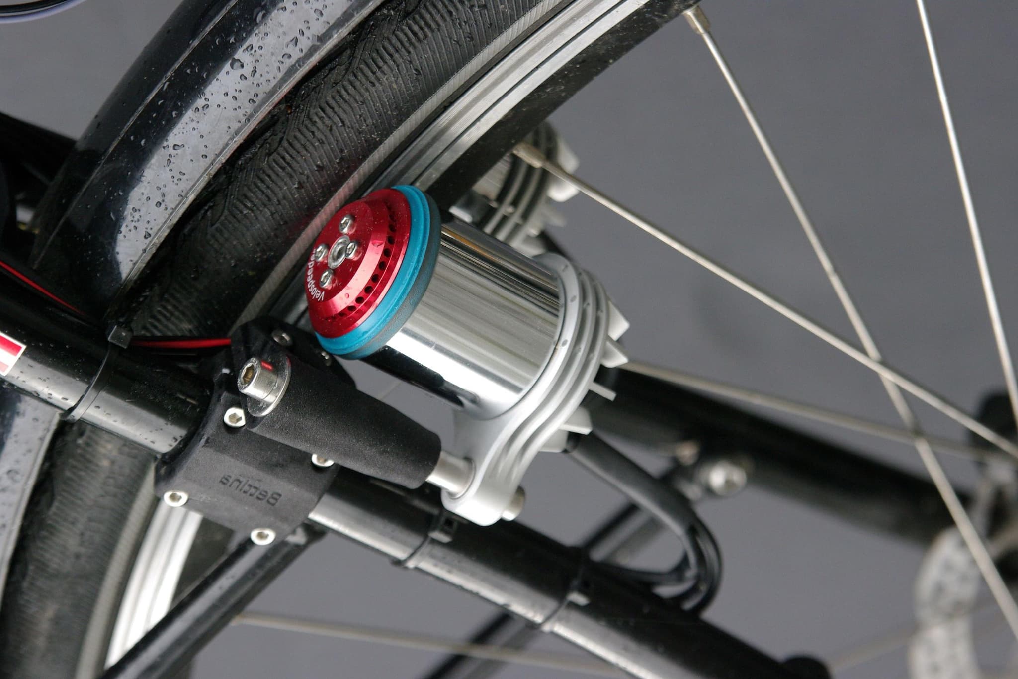 Innovativer Ultraleichtmotor macht das Fahrrad zum E-Bike oder Pedelec