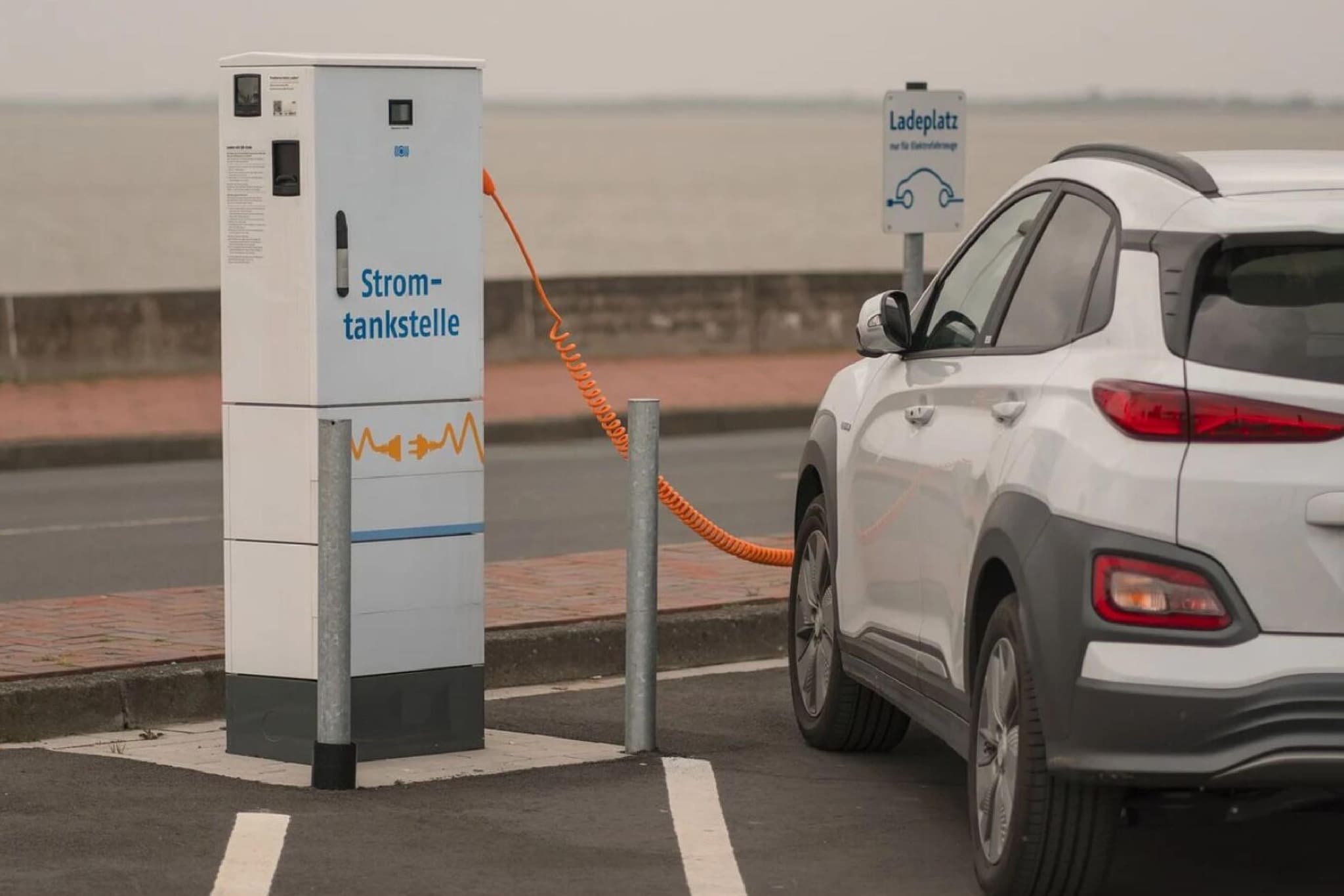 Elektromobilität 2050 fast energieneutral