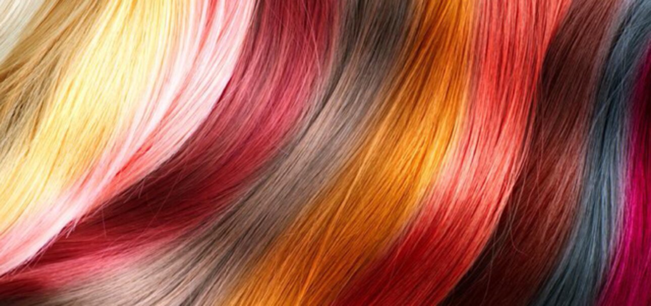Haare natürlich färben - Foto www.fotolia.com